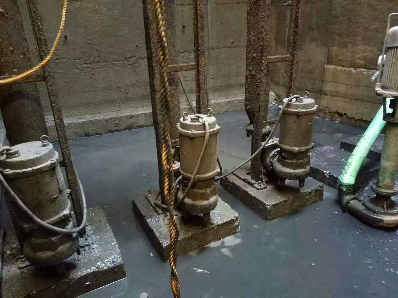 满洲里污水池清理